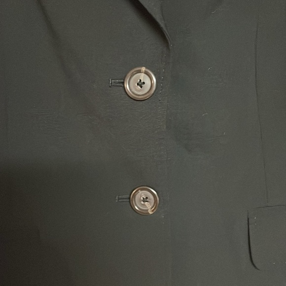 Banana Republic size 4 Black Fitted Stretch Two Button Blazer with Pockets - Picture 5 of 12